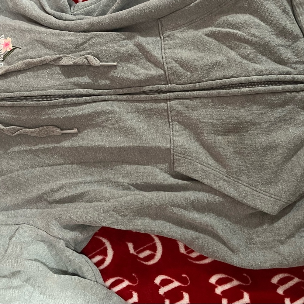 Zip up - Picture 7 of 7